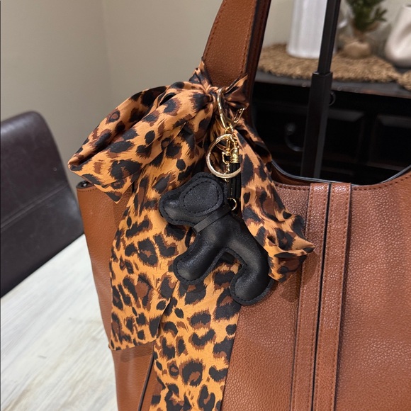 LC Lauren Conrad Tan Tote with Leopard Accent - Picture 2 of 12